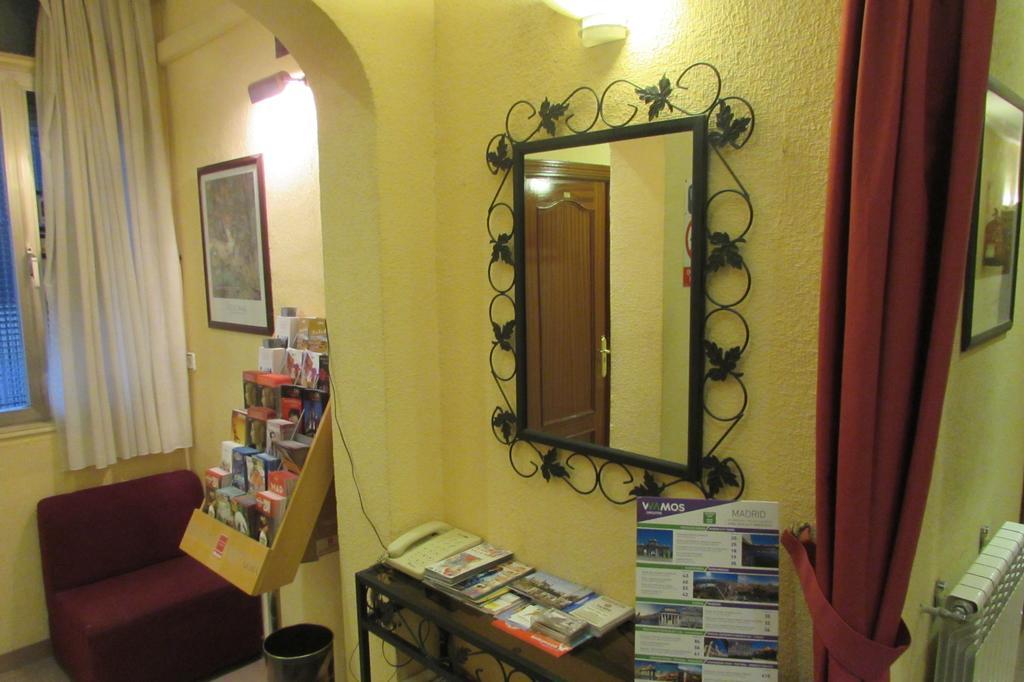 Hostal Prim Madri Exterior foto